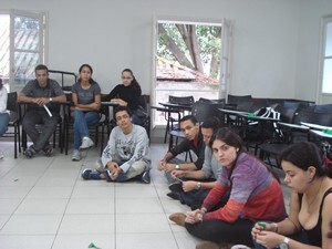 2-comissao-de-estudantes-realiza-atividade-na-ufrj02-300x225.jpg