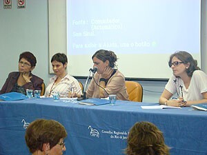 2-debate_sobre_medicalizacao_e_ampliado_com_mesa_redonda02-300x225.jpg
