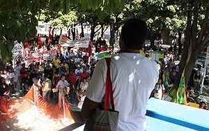 3-marcha_contra_abusos_realizacao_copa_toma_ruas_zona_sul_rio03-300x188.jpg