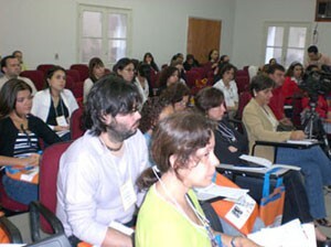 2-mesa-do-seminario-de-midia-e-psicologia-discute-papel-das-tecnologias02-300x224.jpg