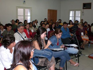 2-violencia-na-midia-e-debatida-no-terceiro-dia-do-seminario02-300x224.jpg